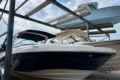 Hurricane sundeck 2690
