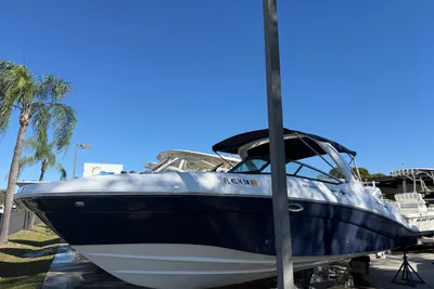 Hurricane sundeck 2690