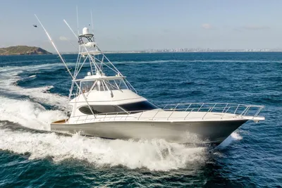Hatteras GT70