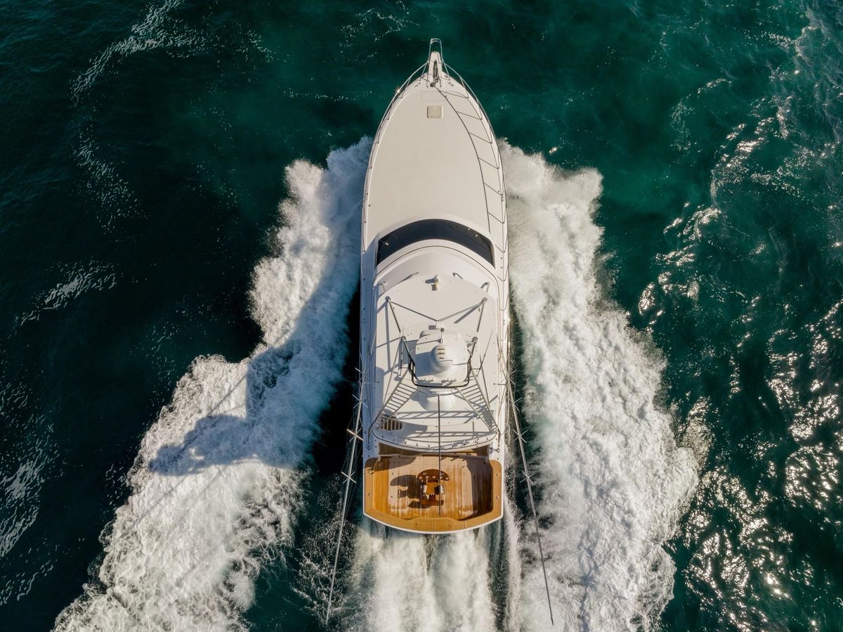 2018 Hatteras 70 