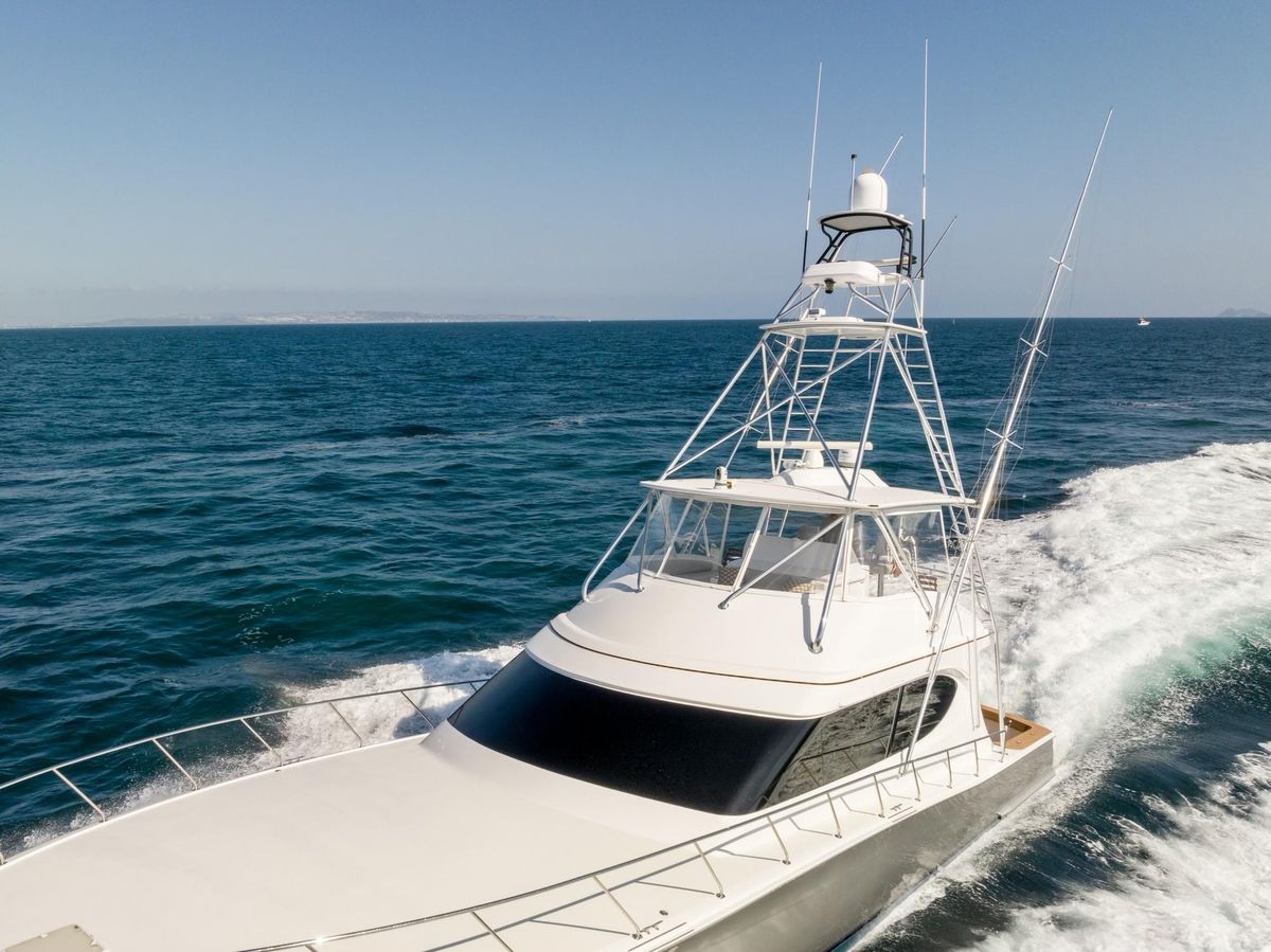 2018 Hatteras 70 