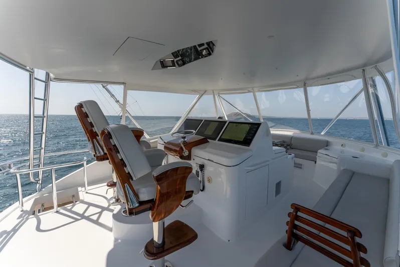 Resilient Yacht Photos Pics 2018 Hatteras GT70 yacht helm with ocean view, featuring modern navigation equipment and seating.