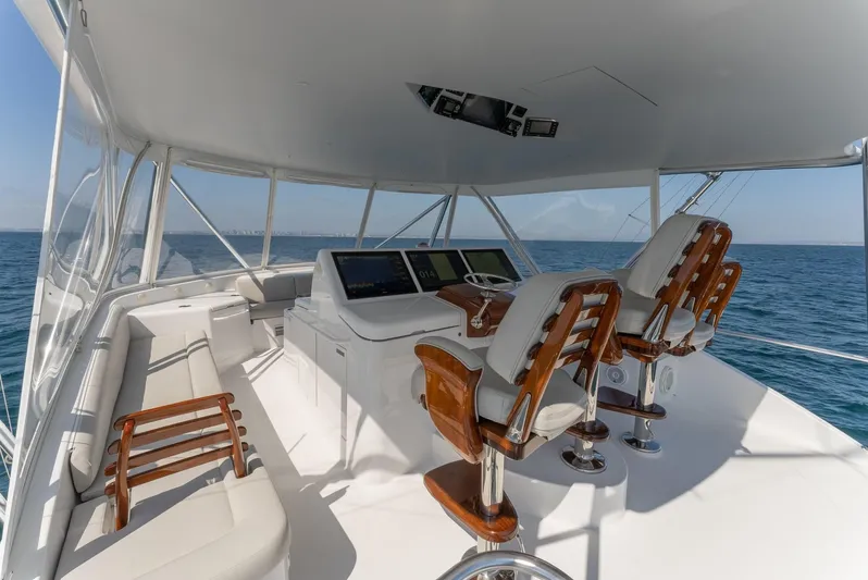 Resilient Yacht Photos Pics 2018 Hatteras GT70 yacht helm with luxurious seating and ocean view.