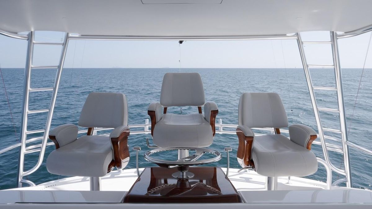 2018 Hatteras 70 