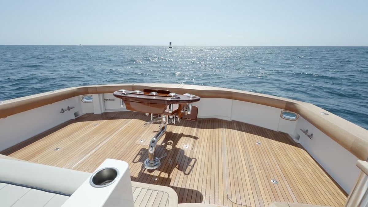 2018 Hatteras 70 