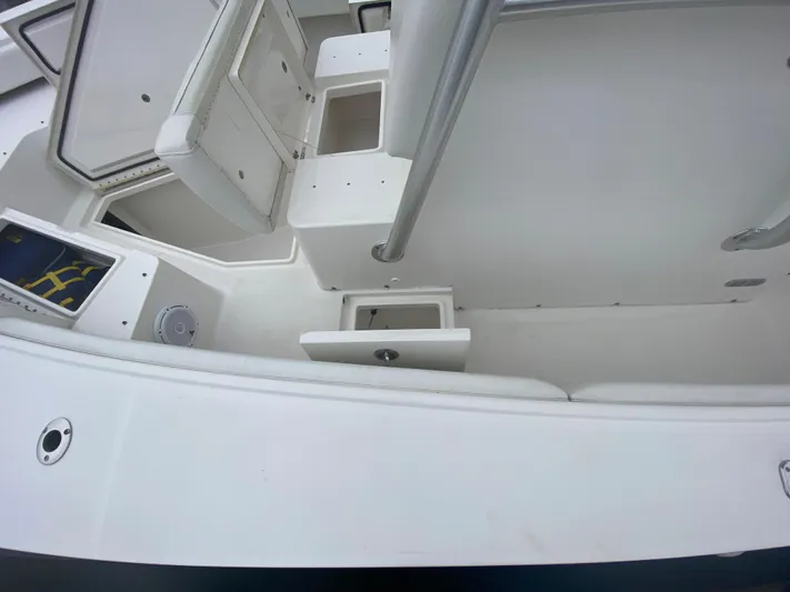  Yacht Photos Pics 2007 Regulator 29 FS boat interior with storage compartments and seating.