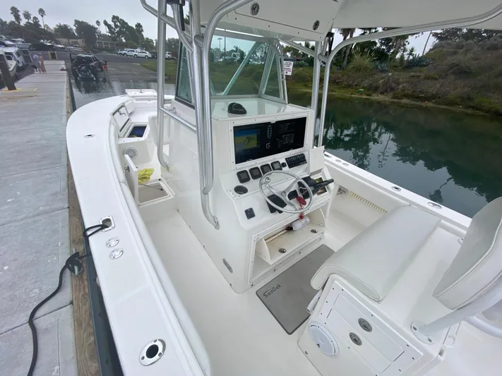  Yacht Photos Pics 2007 Regulator 29 FS boat interior with helm station and seating.