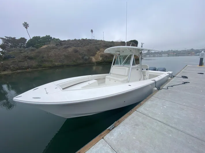  Yacht Photos Pics 2007 Regulator 29 FS boat docked by a calm waterfront.