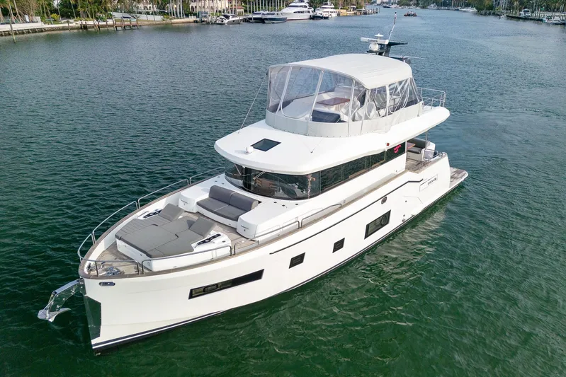 Baze Yacht Photos Pics 