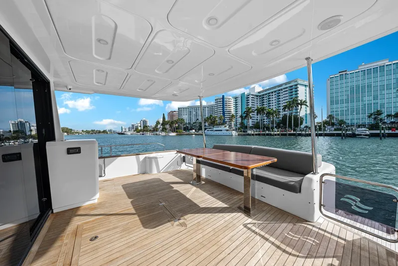 Baze Yacht Photos Pics 