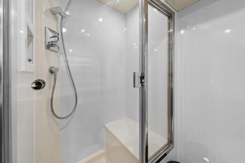 Baze Yacht Photos Pics 