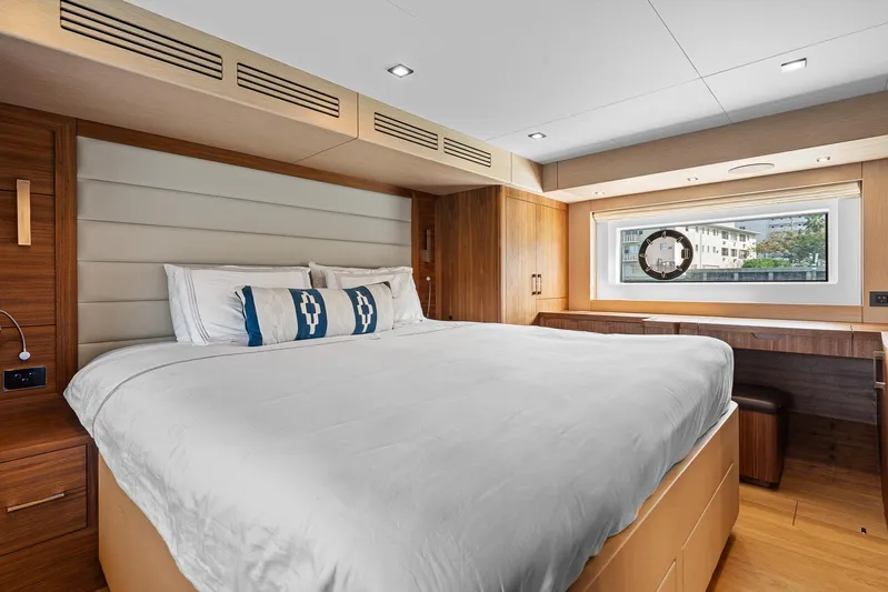 Baze Yacht Photos Pics 