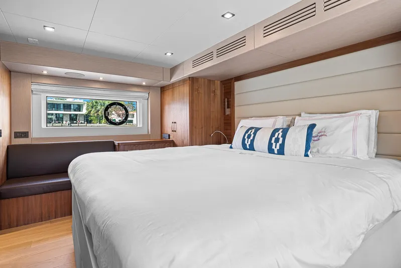 Baze Yacht Photos Pics 