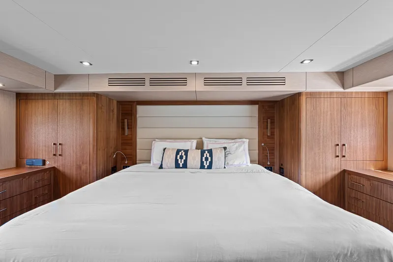 Baze Yacht Photos Pics 