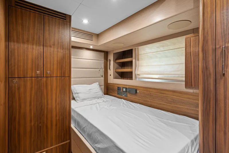 Baze Yacht Photos Pics 