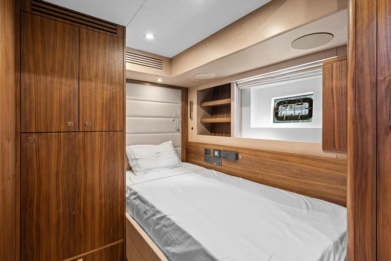 Baze Yacht Photos Pics 