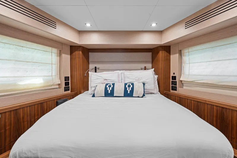 Baze Yacht Photos Pics 