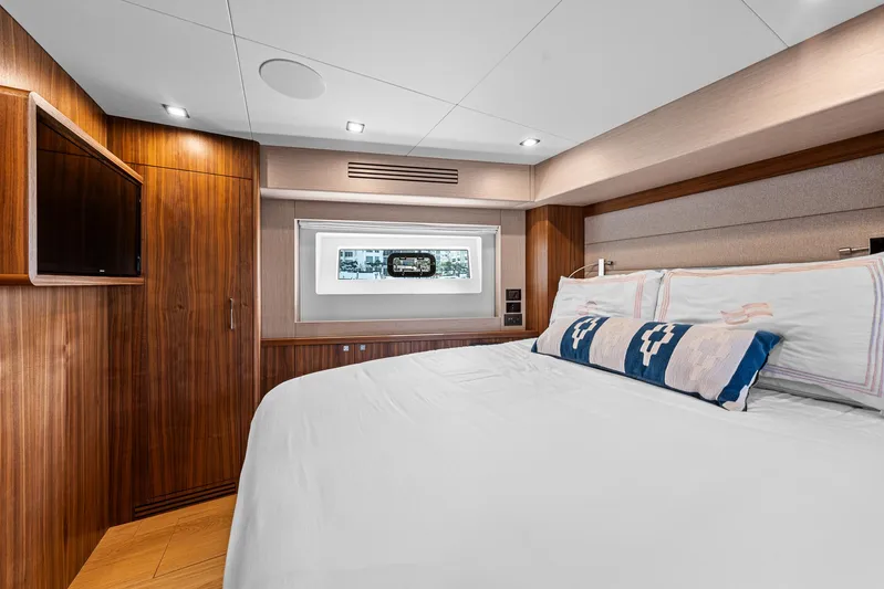 Baze Yacht Photos Pics 