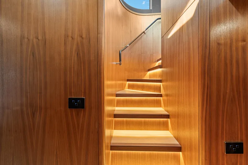 Baze Yacht Photos Pics 