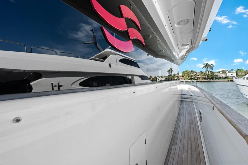 Baze Yacht Photos Pics 