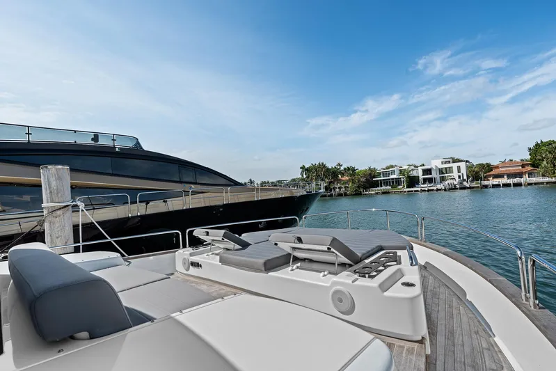 Baze Yacht Photos Pics 