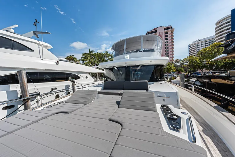 Baze Yacht Photos Pics 