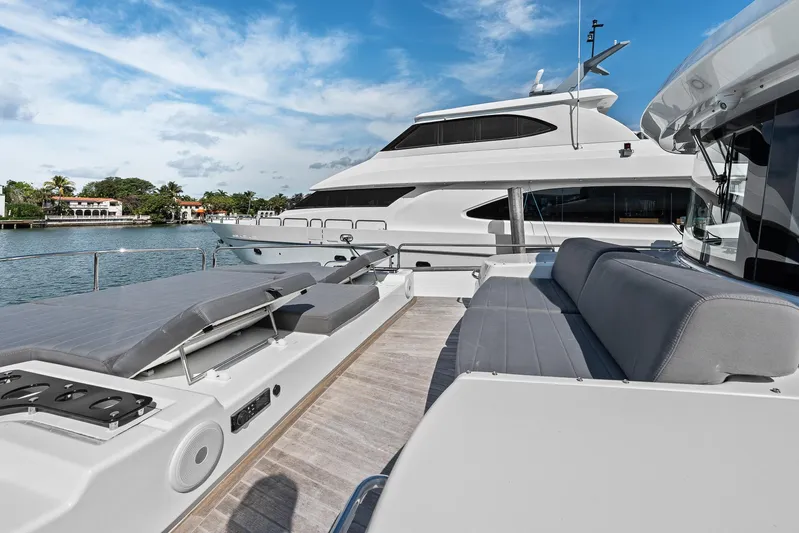 Baze Yacht Photos Pics 