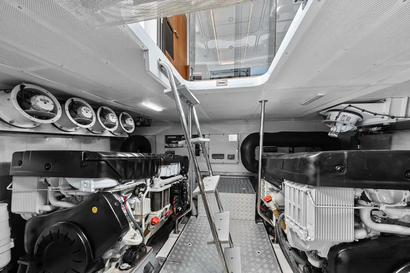 Baze Yacht Photos Pics 