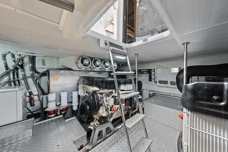 Baze Yacht Photos Pics 