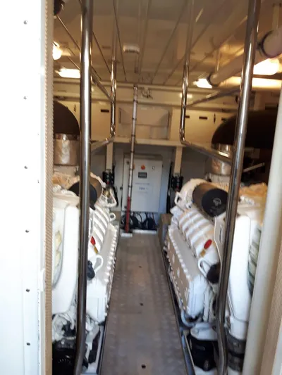  Yacht Photos Pics sala macchine 1