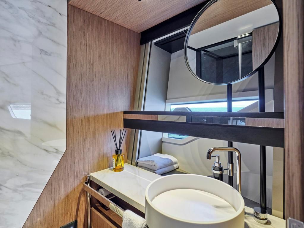 2022 Ferretti Yachts 72 