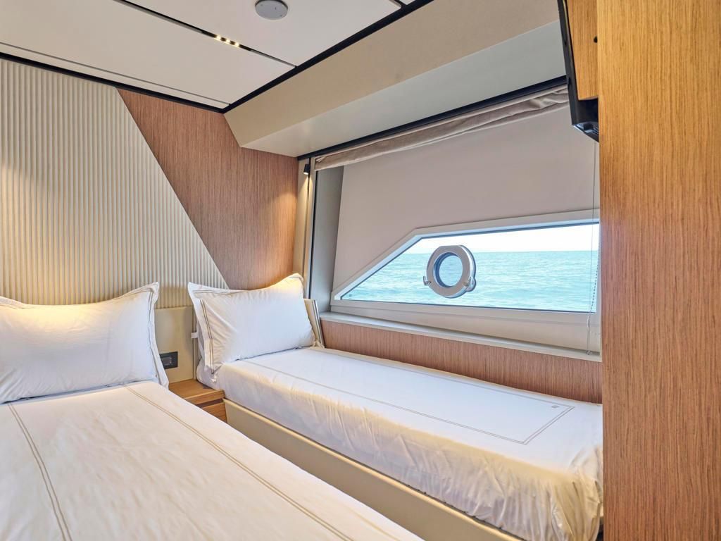 2022 Ferretti Yachts 72 