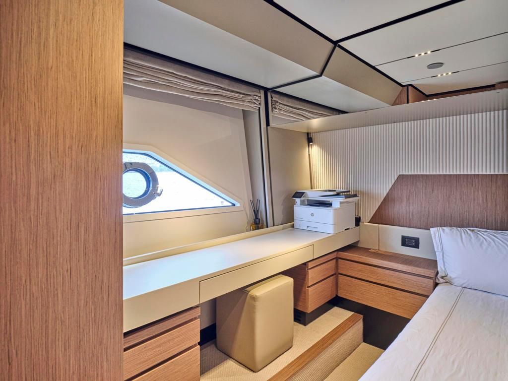 2022 Ferretti Yachts 72 
