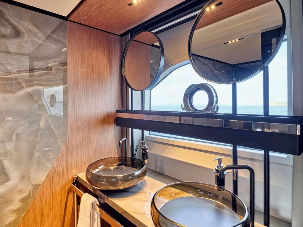 2022 Ferretti Yachts 72 