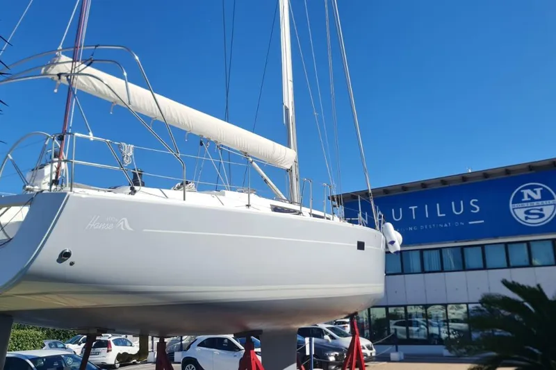  Yacht Photos Pics 2010 Hanse 400e sailboat displayed at Nautilus, clear blue sky background.