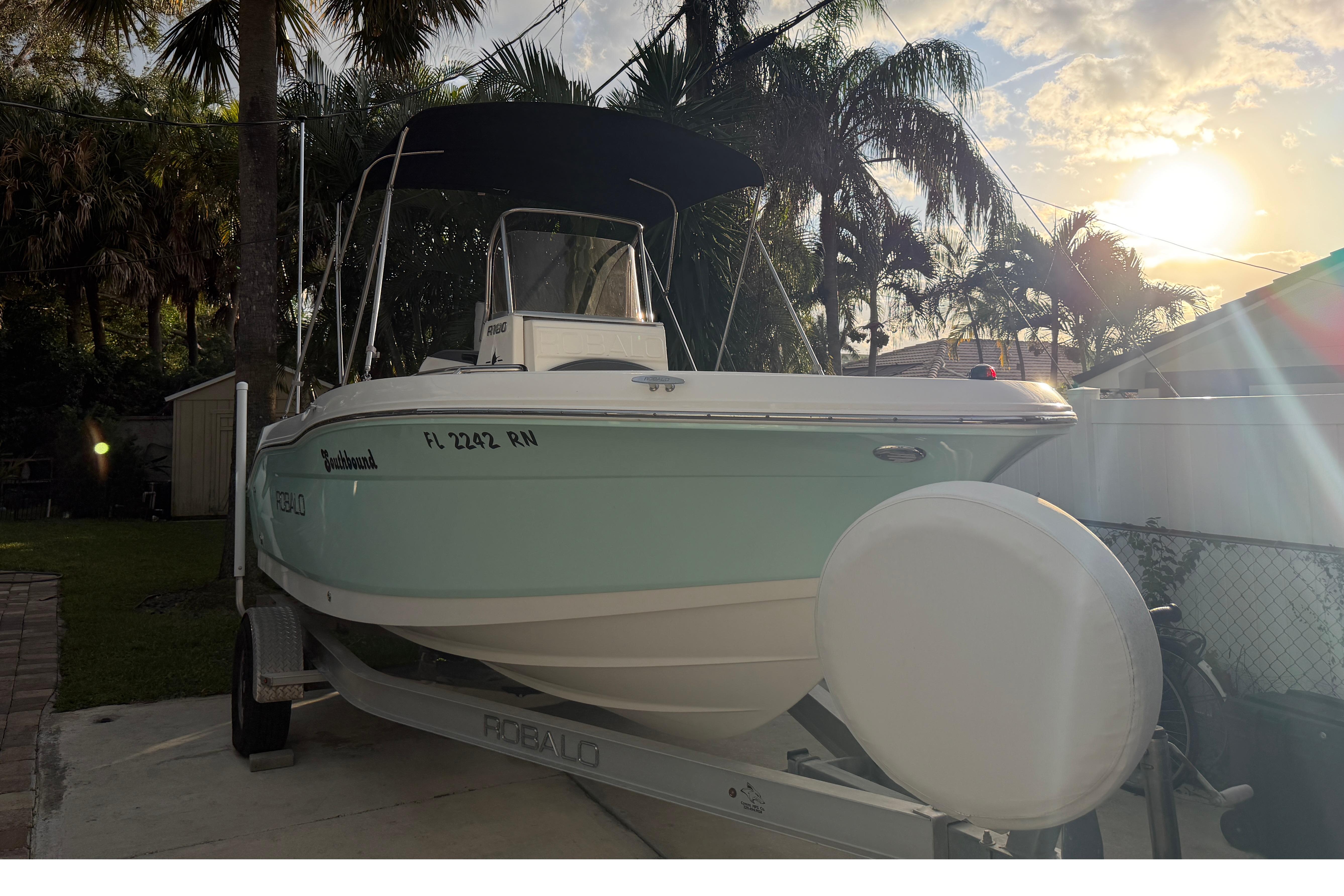 2018 Robalo R180 Center Console - Image 1