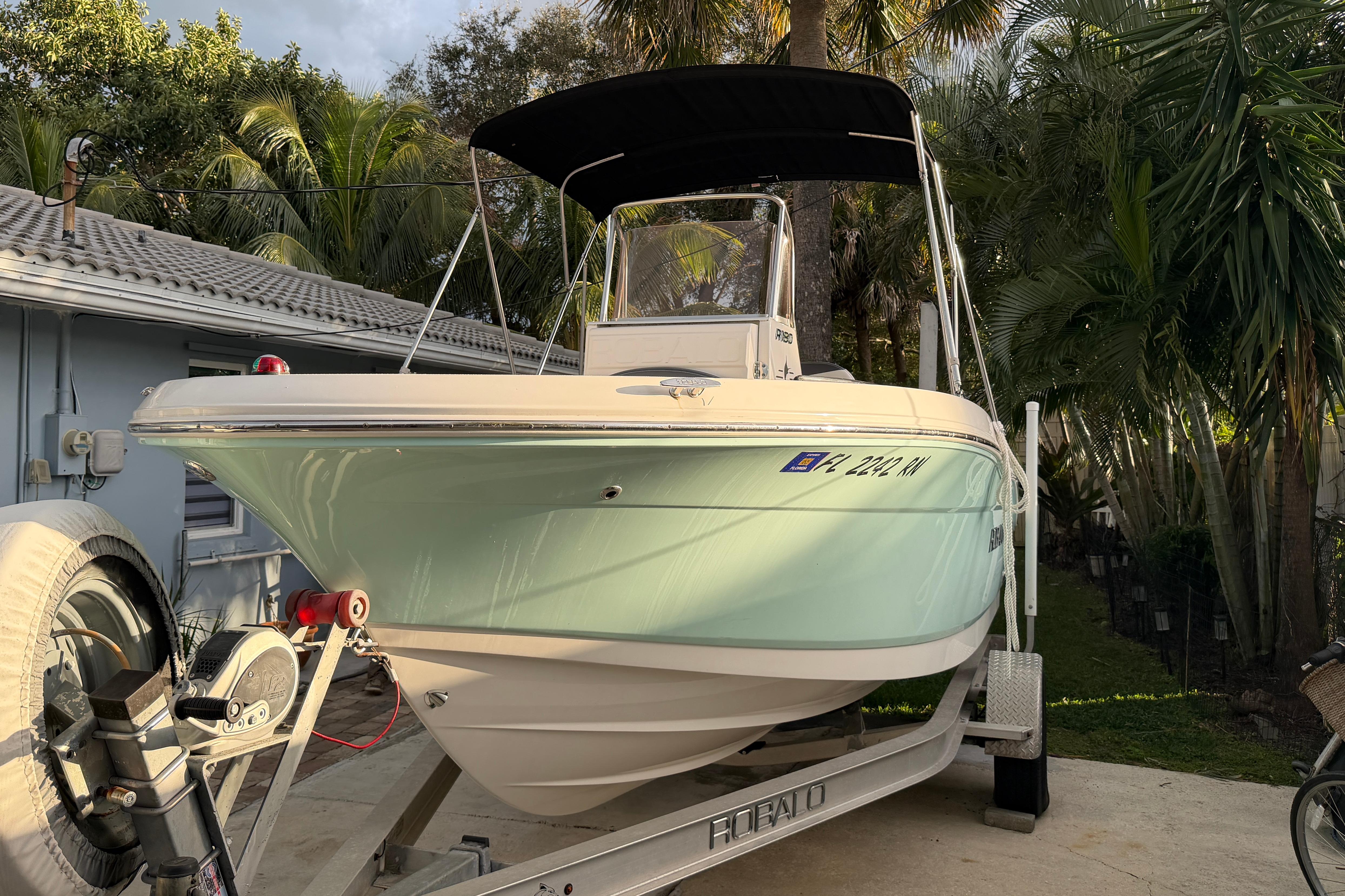 2018 Robalo R180 Center Console - Image 2