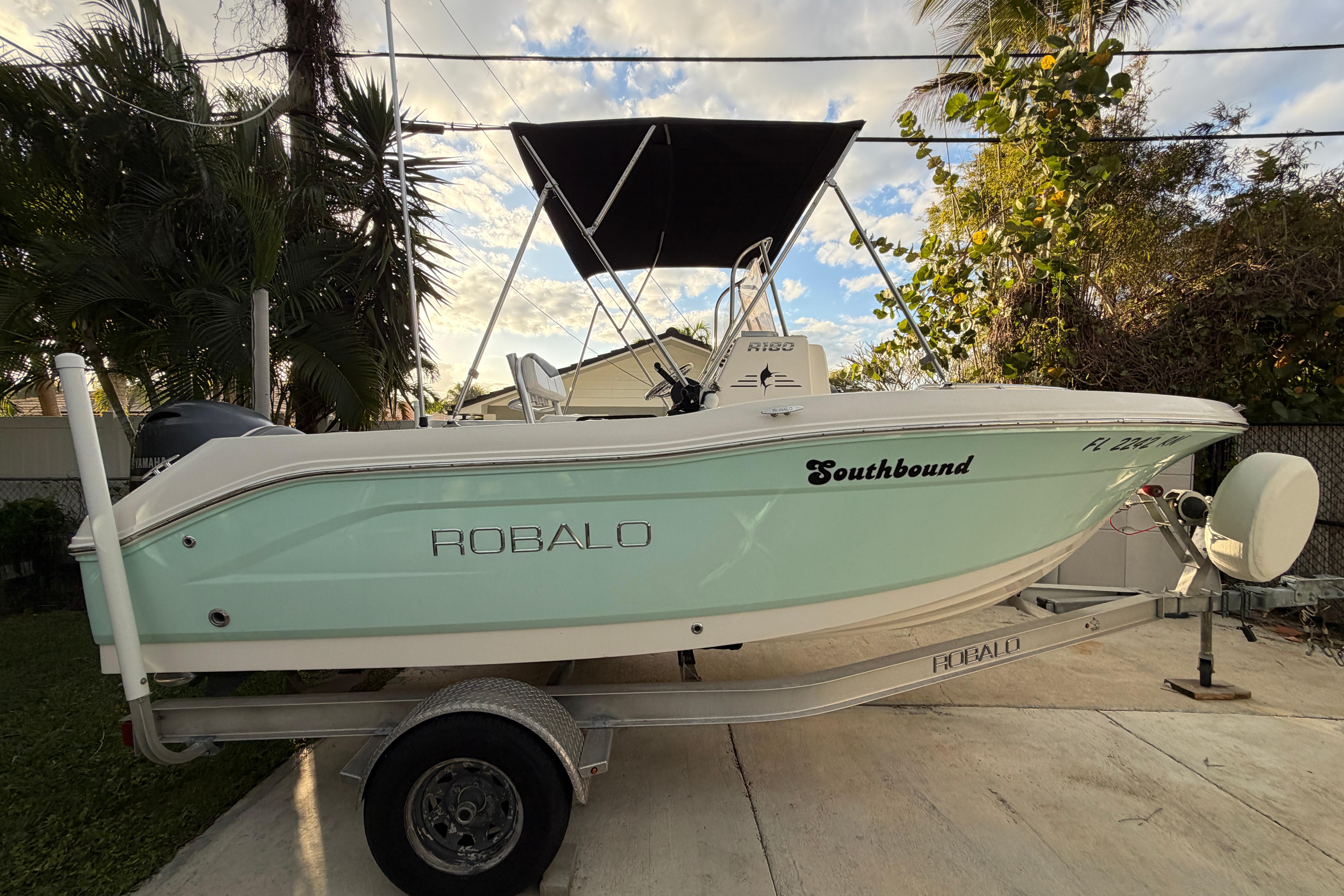 2018 Robalo R180 Center Console - Image 3
