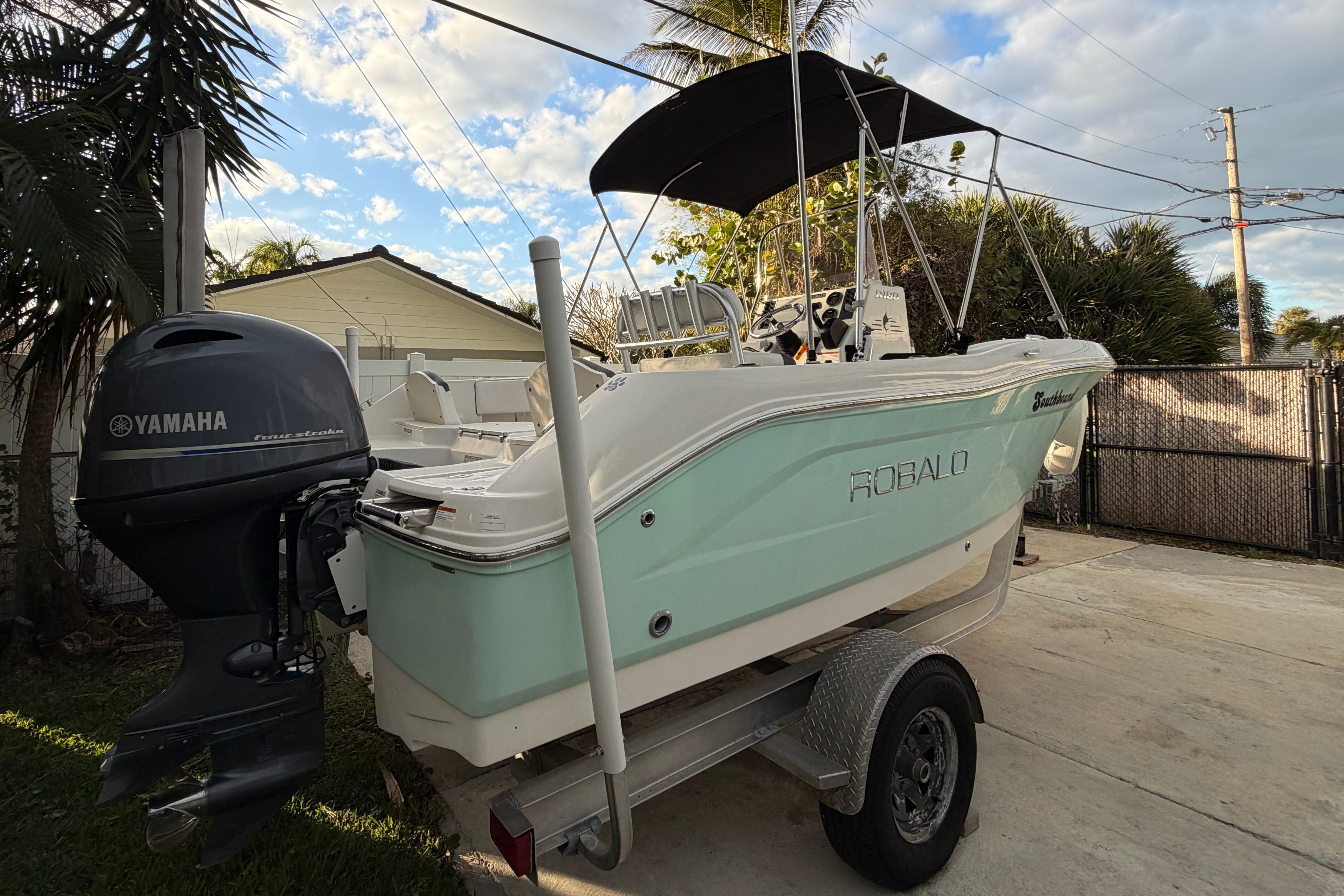2018 Robalo R180 Center Console - Image 4