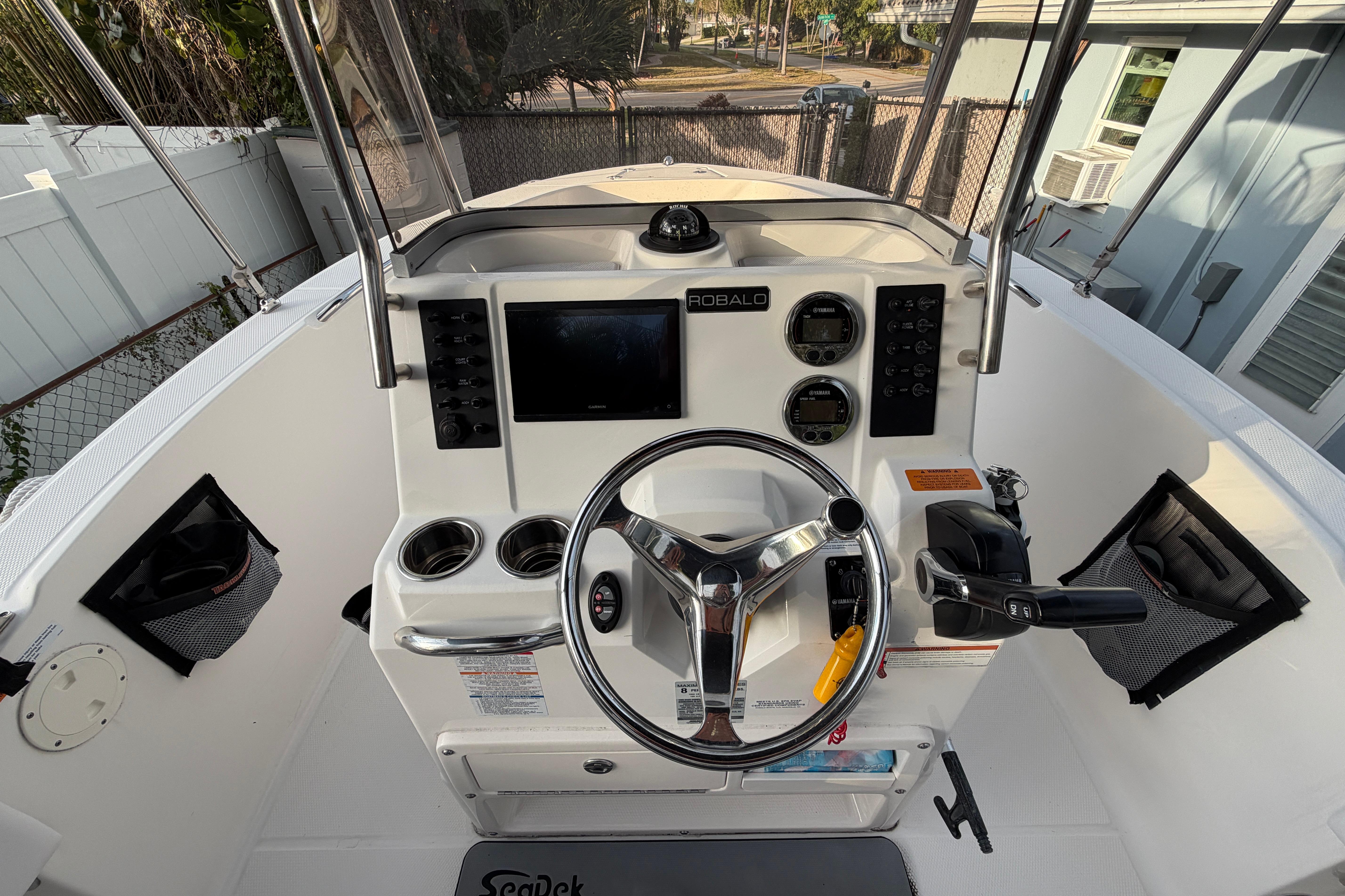 2018 Robalo R180 Center Console - Image 10