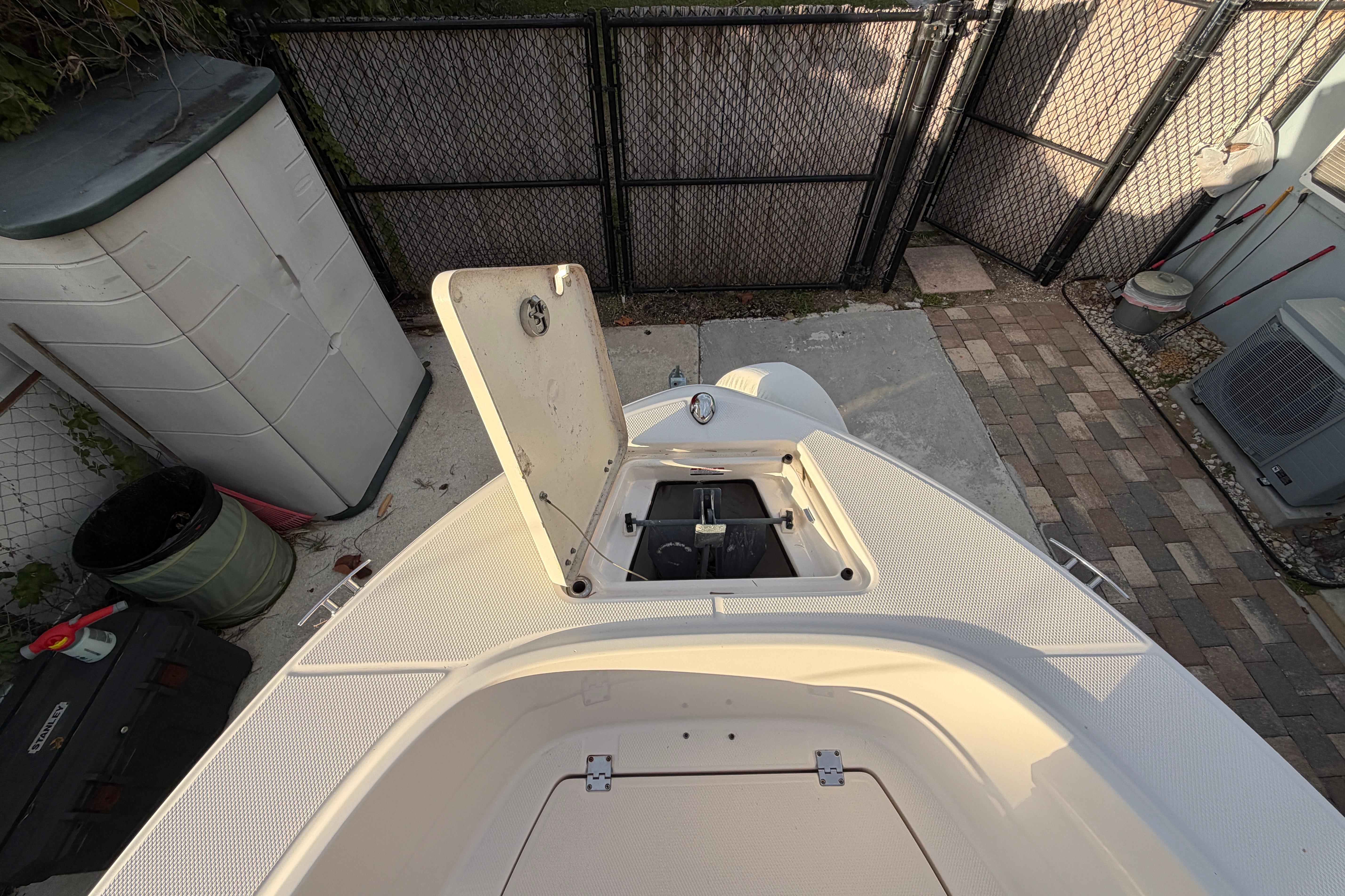 2018 Robalo R180 Center Console - Image 15
