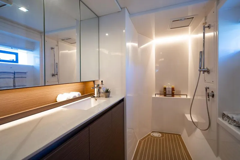 Scooby Yacht Photos Pics 