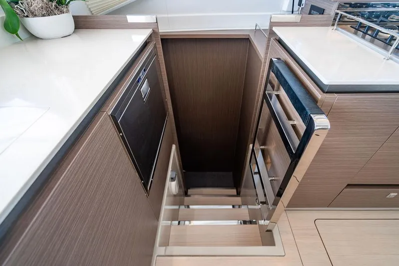 Scooby Yacht Photos Pics 