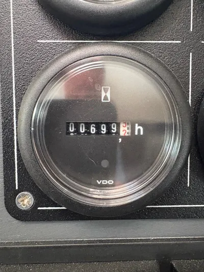 Scooby Yacht Photos Pics Hour meter reading 699.2 hours on Leopard 50, 2022 model.