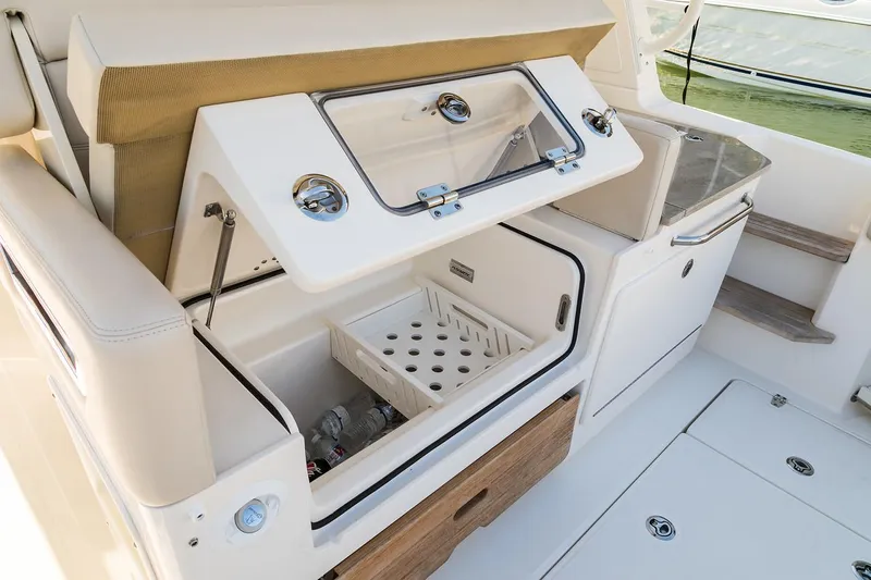  Yacht Photos Pics Manufacturer Provided Image