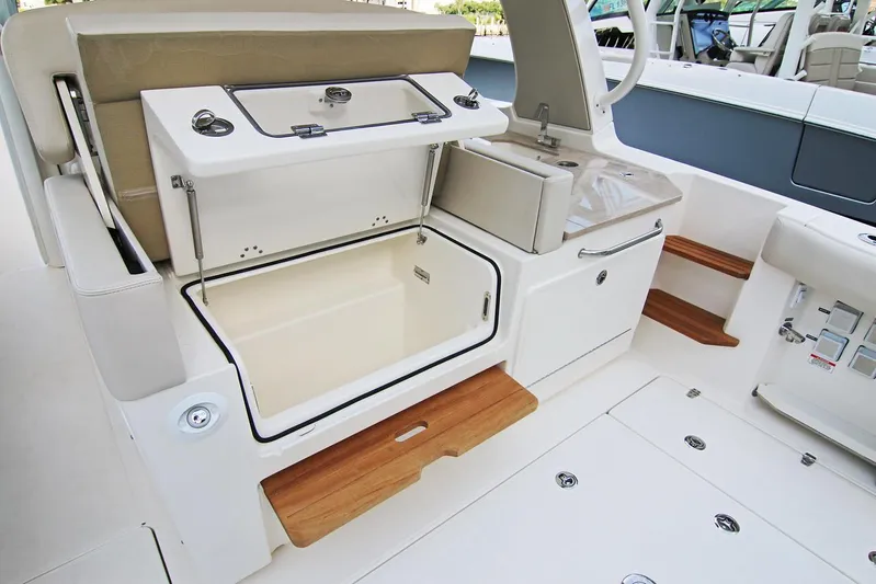  Yacht Photos Pics Manufacturer Provided Image