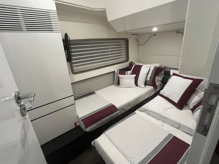 510 Schaefer Yacht Photos Pics 