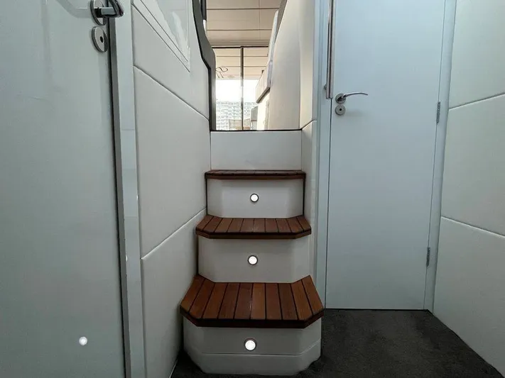 510 Schaefer Yacht Photos Pics 