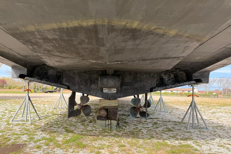  Yacht Photos Pics Underside view of 2003 Carver 564 Cockpit Motor Yacht on stands.
