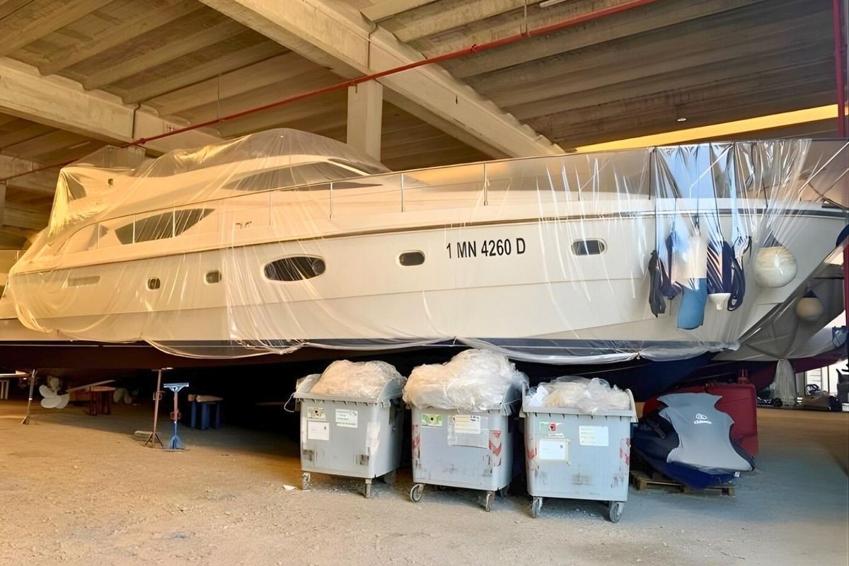 2005 Ferretti Yachts 55 